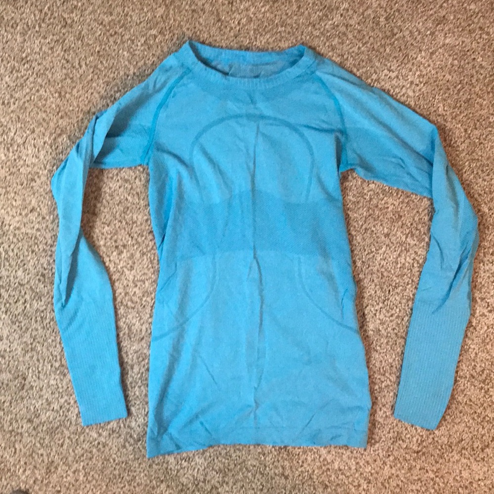 Lululemon size 4 baby blue top